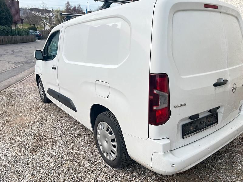 Gebraucht Opel Combo 102 PS (75 kW) 2019 Weiß Van / Kleinbus