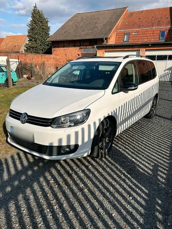 Gebraucht VW Touran 105 PS (77 kW) 2012 Weiß Van / Kleinbus
