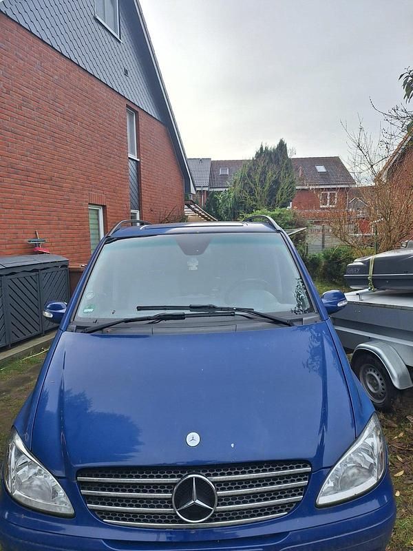 Blau Gebraucht 2007 Mercedes Viano Van / Kleinbus | 6.999 € (Guter Preis) - Bild 1/4