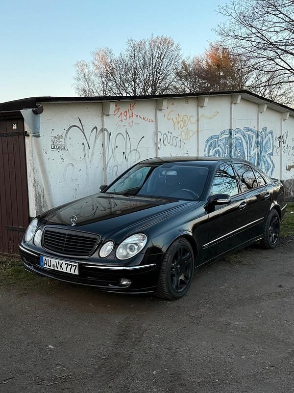 Schwarz Gebraucht 2005 Mercedes E320 Limousine | 4.350 € (Fairer Preis) - Bild 1/4
