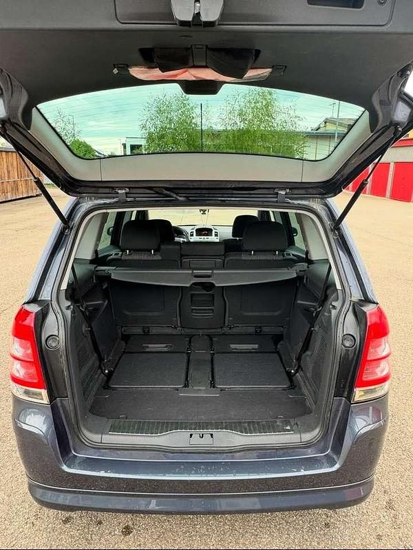 Violet Gebraucht 2009 Opel Zafira Sport Van / Kleinbus | 7.000 € - Bild 1/4