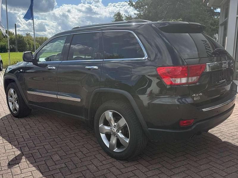 Gebraucht Jeep Grand Cherokee Overland 352 PS (258 kW) 2011 Brilliant black crystal pearl SUV