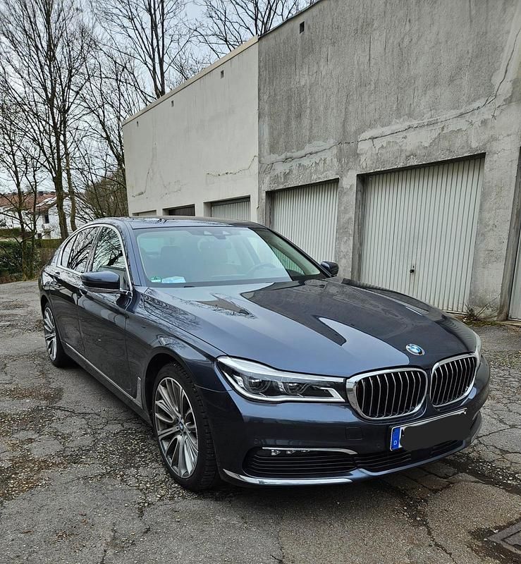 Grau Gebraucht 2017 BMW 730 Limousine | 30.500 € (Superpreis) - Bild 1/4