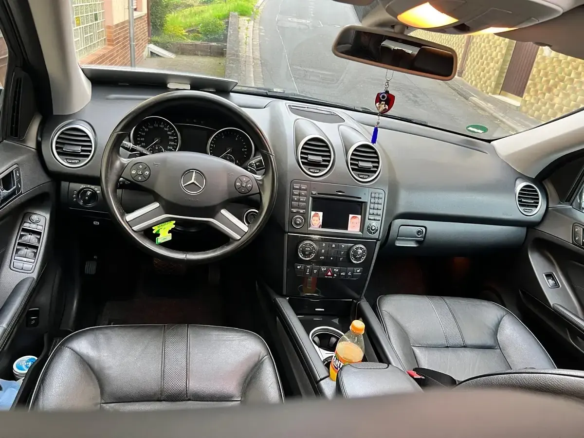 Gebraucht Mercedes ML350 231 PS (169 kW) 2010 Schwarz SUV