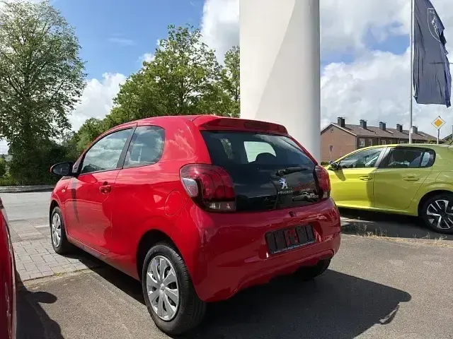 Gebraucht Peugeot 108 Active 72 PS (52 kW) 2019 Rot Limousine