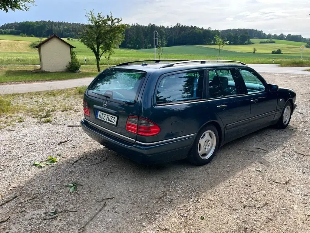 Gebraucht Mercedes E240 Avantgarde 170 PS (125 kW) 2000 Grün Kombi