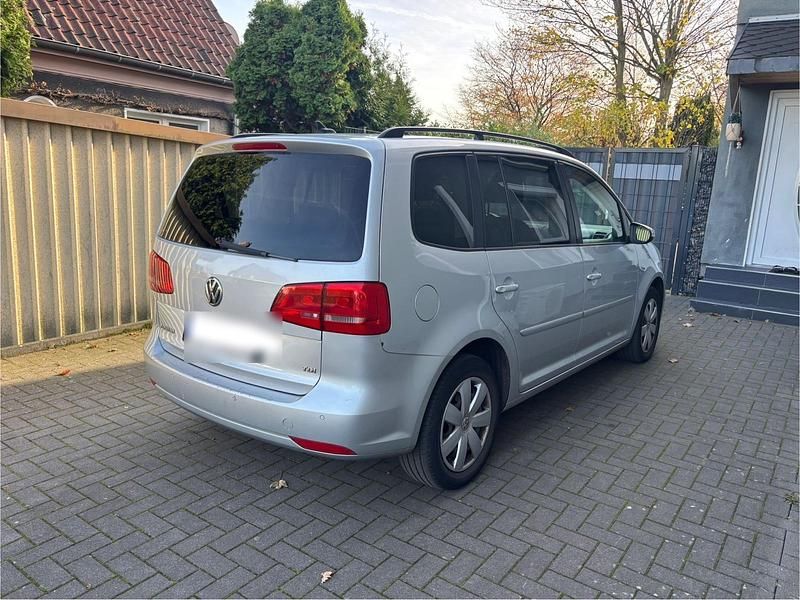 Gebraucht VW Touran 105 PS (77 kW) 2011 Silber Van / Kleinbus