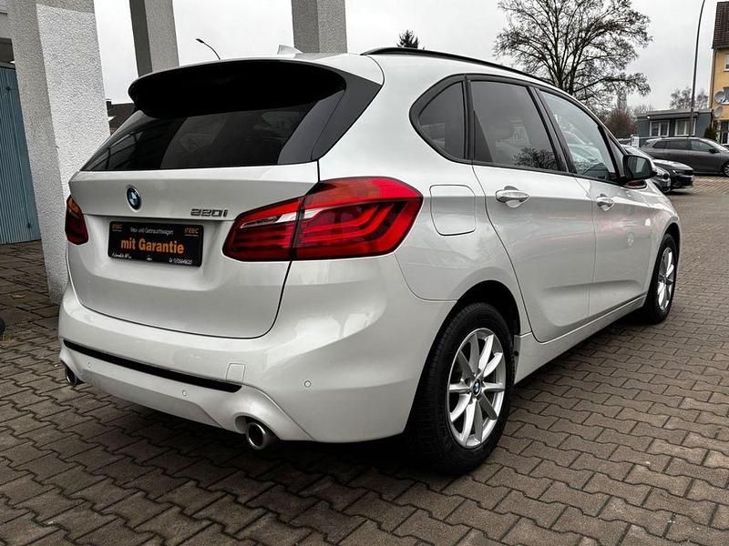 Gebraucht BMW 220 Sport Line 192 PS (141 kW) 2021 Weiß Limousine