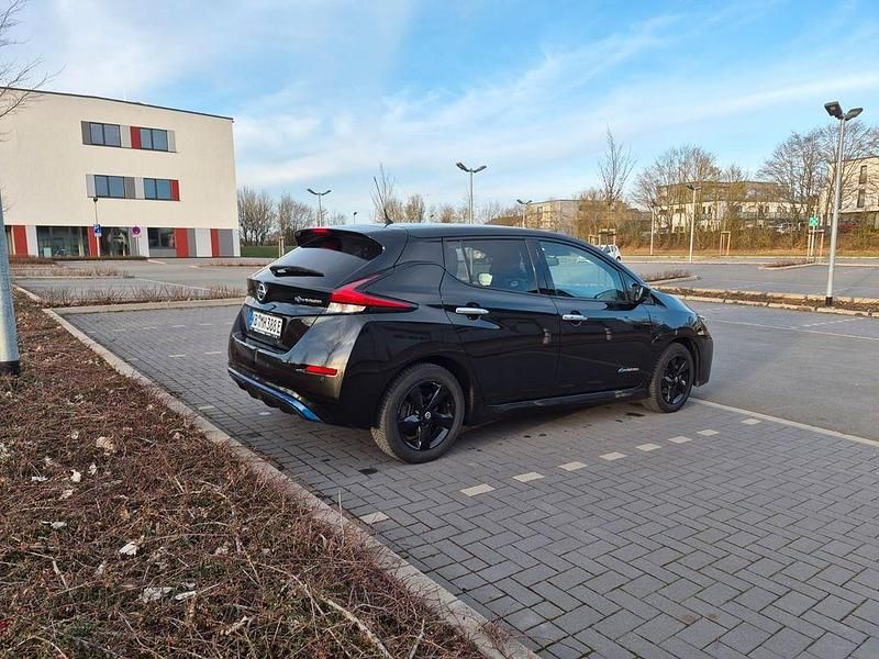 Gebraucht Nissan Leaf N-Connecta 110 kW (150 PS) 2020 Schwarz Kleinwagen
