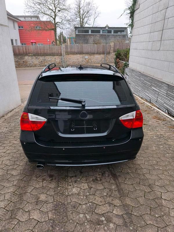 Gebraucht BMW 320 150 PS (110 kW) 2007 Schwarz Kombi