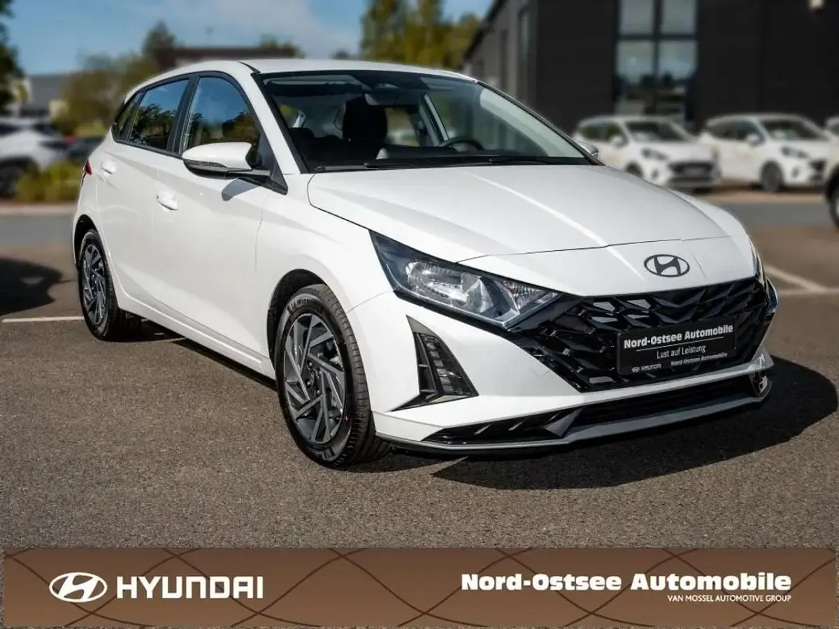 Gebraucht Hyundai i20 Trend 90 PS (66 kW) 2026 Atlas white Kleinwagen