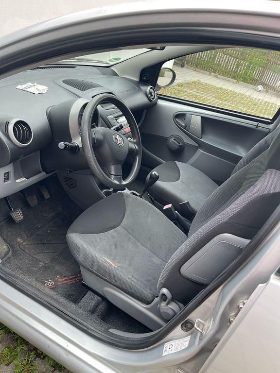 Gebraucht Toyota Aygo 69 PS (50 kW) 2008 Silber Kleinwagen