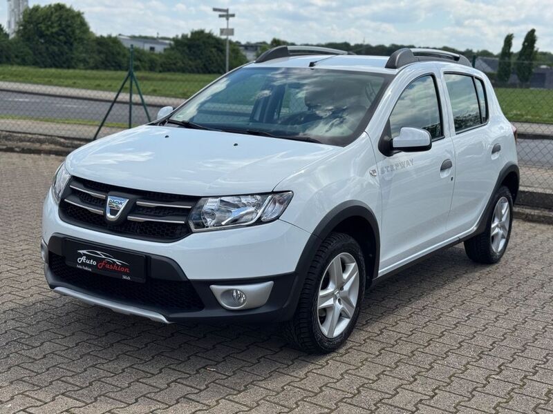 Weiß Gebraucht 2016 Dacia Sandero Prestige Kleinwagen | 10.900 € (Fairer Preis) - Bild 1/4