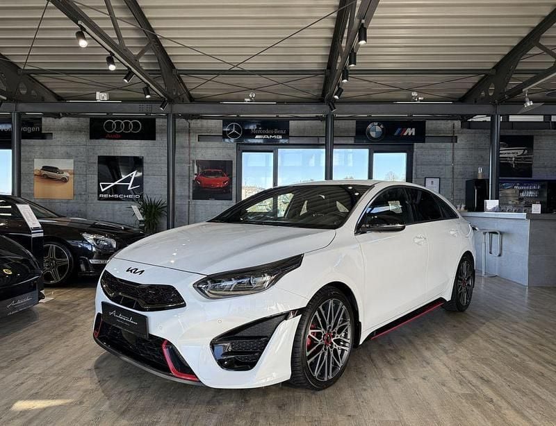 Weiß Gebraucht 2023 Kia ProCeed GT GT Kleinwagen | 26.990 € (Guter Preis) - Bild 1/4