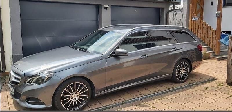 Gebraucht Mercedes E220 Avantgarde 170 PS (125 kW) 2016 Grau Kombi