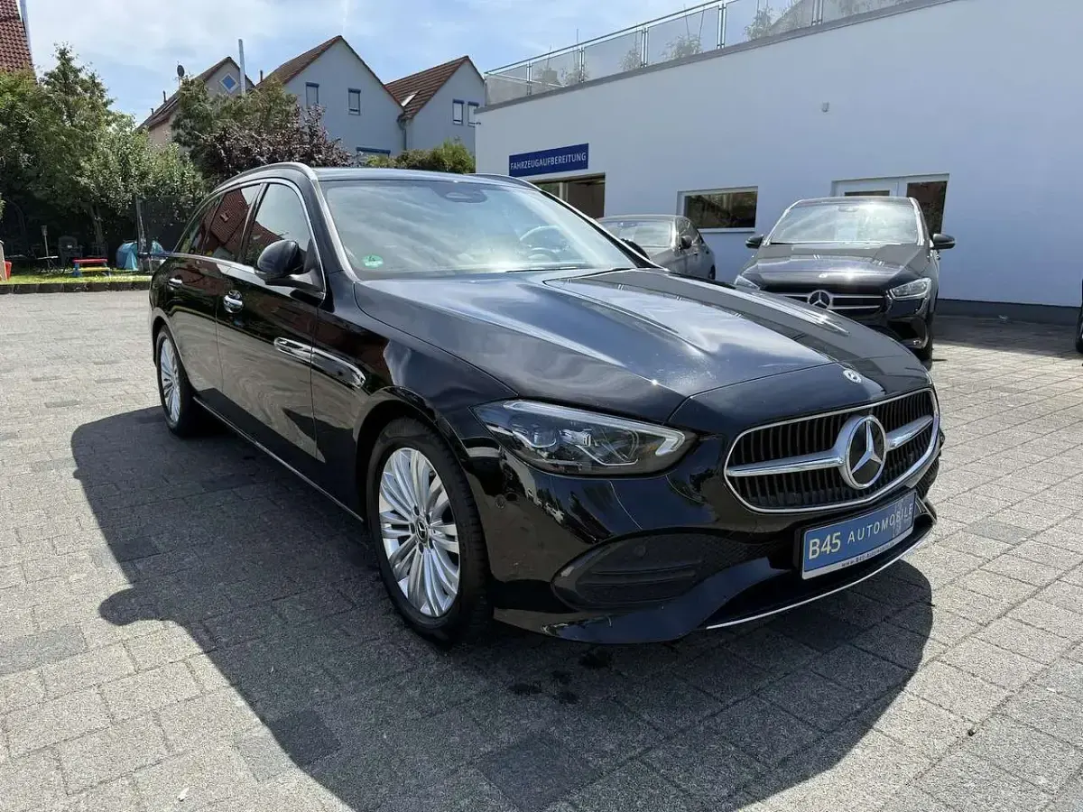 Gebraucht Mercedes C220 Avantgarde 197 PS (144 kW) 2023 Schwarz Kombi