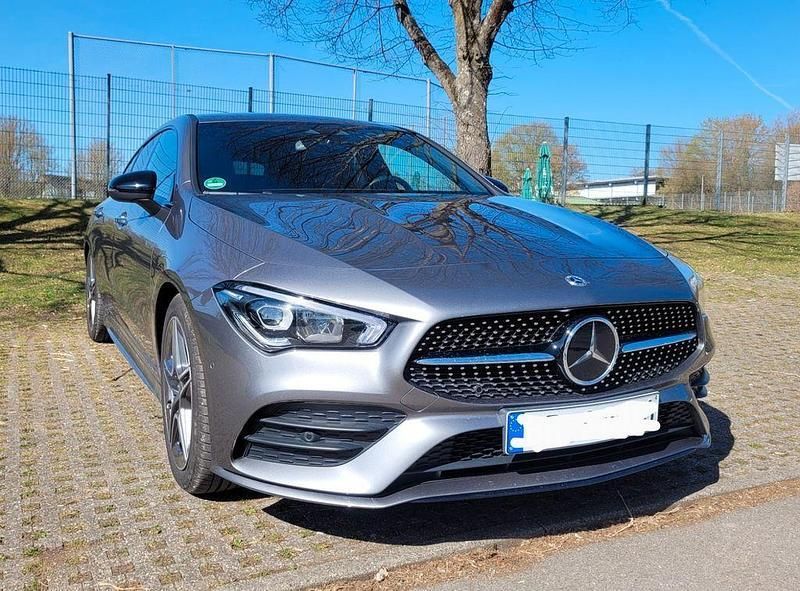 Grau Gebraucht 2022 Mercedes CLA200 AMG Kombi | 29.900 € (Fairer Preis) - Bild 1/4