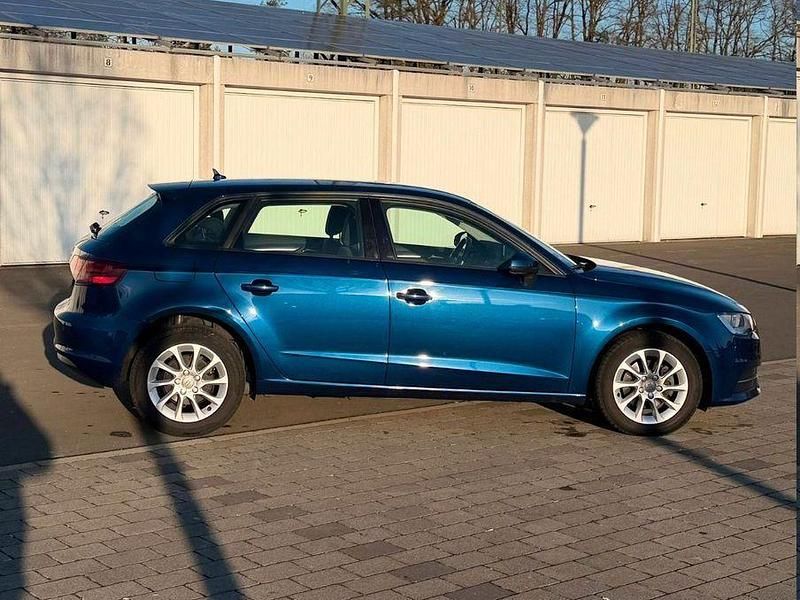 Gebraucht Audi A3 Sportback Attraction 110 PS (80 kW) 2014 Blau Kleinwagen