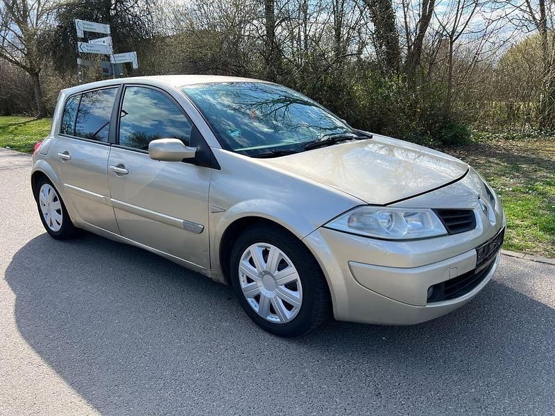 Gold Gebraucht 2006 Renault Mégane II Dynamique Limousine | 700 € (Superpreis) - Bild 1/4