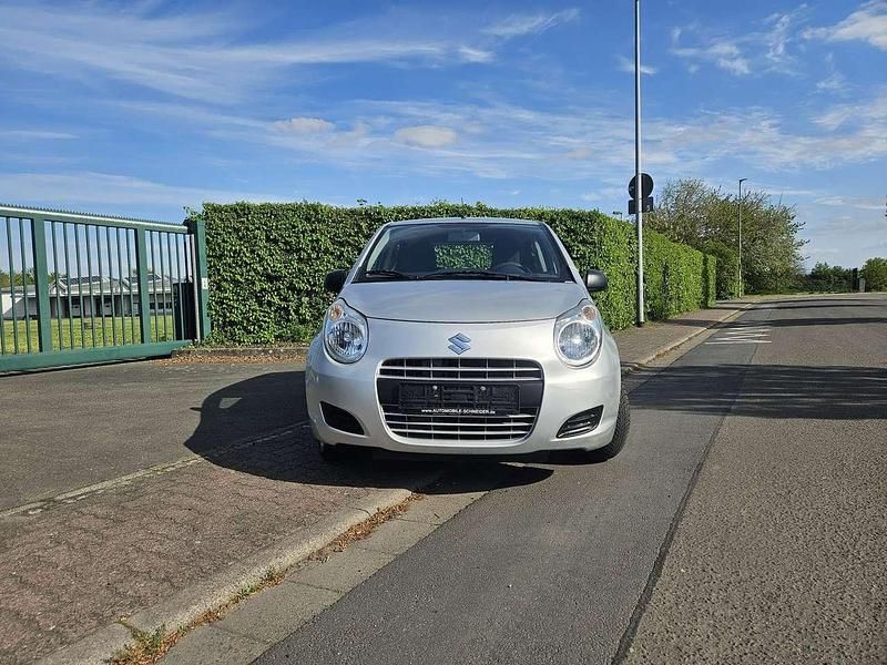 Usado Suzuki Alto 68 HP (50 kW) 2010 Prateado Citadino