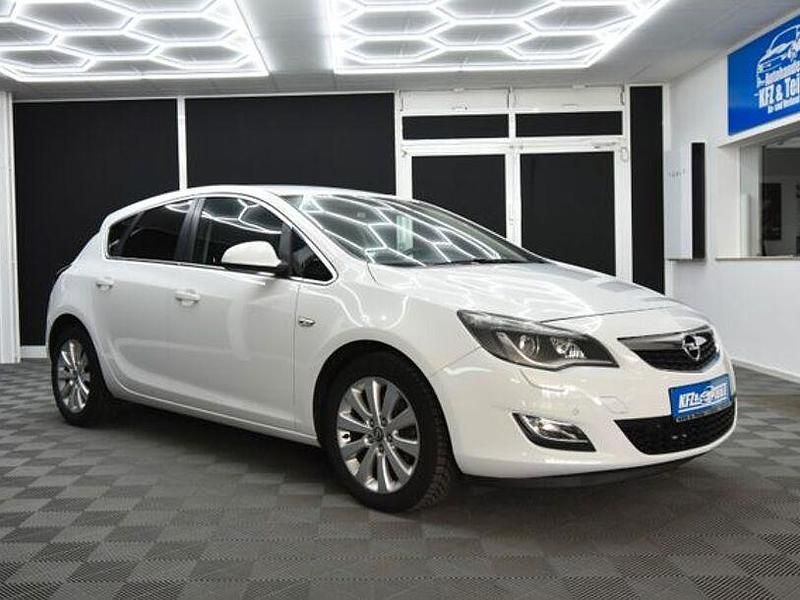 Gebraucht Opel Astra Innovation 179 PS (131 kW) 2011 Weiß Kombi