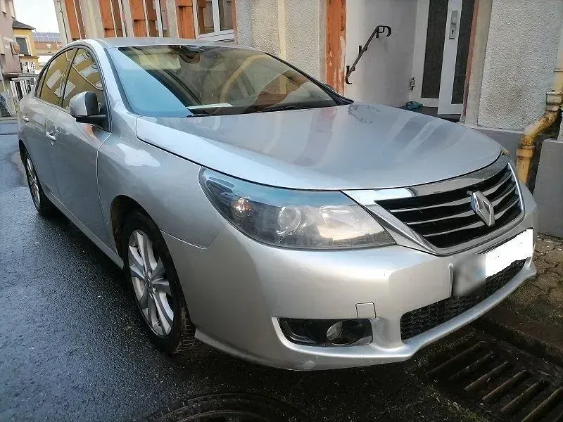 Gebraucht Renault Latitude 150 PS (110 kW) 2011 Silber Limousine