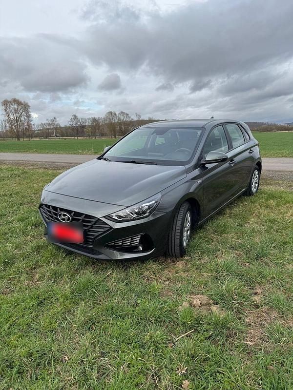 Gebraucht Hyundai i30 Select 120 PS (88 kW) 2022 Grau Limousine