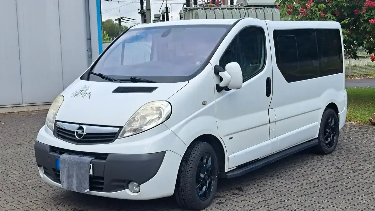 Gebraucht Opel Vivaro 145 PS (106 kW) 2001 Weiß Van / Kleinbus
