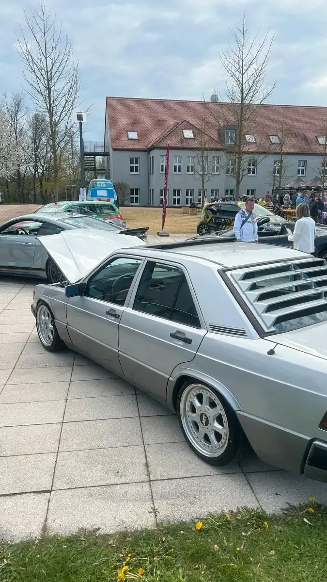 Gebraucht Mercedes 190 300 PS (220 kW) 1989 Silber Limousine