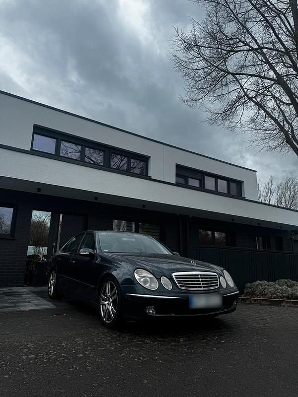 Gebraucht Mercedes E240 177 PS (130 kW) 2002 Blau Limousine