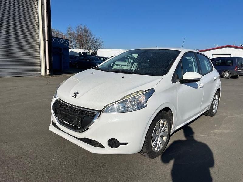 Gebraucht Peugeot 208 Active 82 PS (60 kW) 2015 Weiß Kleinwagen