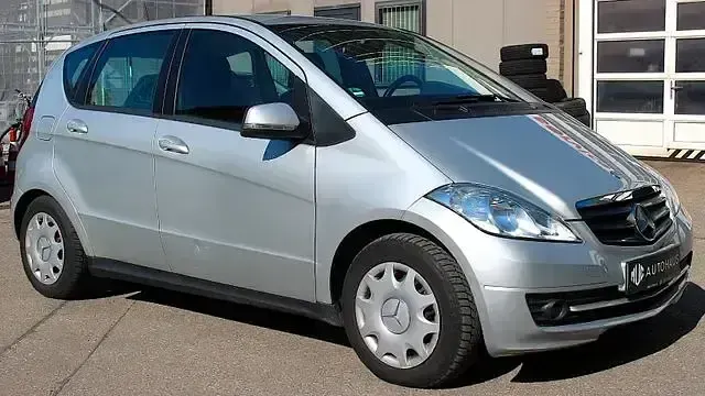 Gebraucht Mercedes A180 109 PS (80 kW) 2011 Silber Limousine