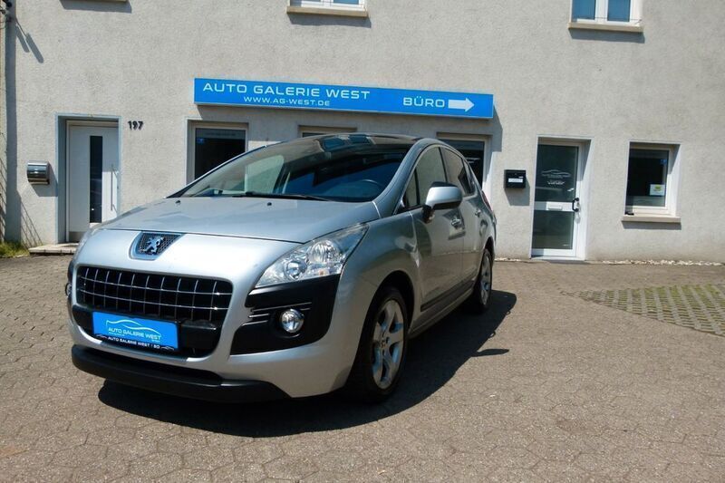 Grau Gebraucht 2011 Peugeot 3008 Premium Van / Kleinbus | 4.490 € (Guter Preis) - Bild 1/4