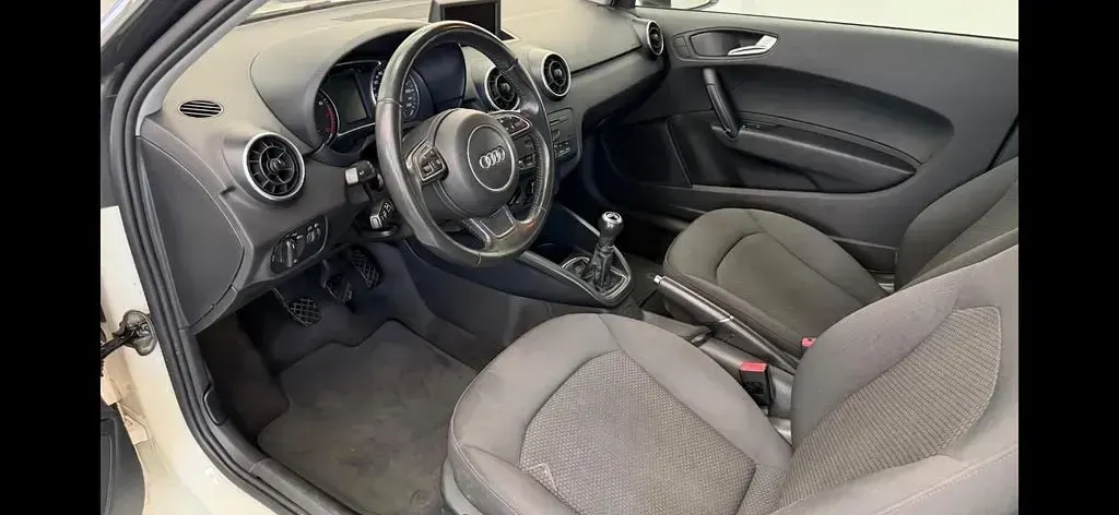 Gebraucht Audi A1 Attraction 86 PS (63 kW) 2011 Weiß Kleinwagen