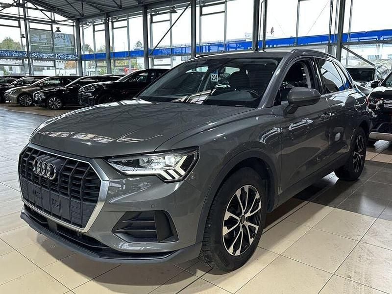Grau Gebraucht 2021 Audi Q3 Ambiente SUV | 26.900 € (Guter Preis) - Bild 1/4