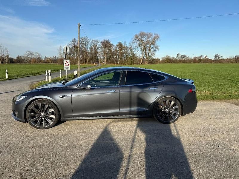 Grau Gebraucht 2017 Tesla Model S Kleinwagen | 27.999 € (Teuer) - Bild 1/4