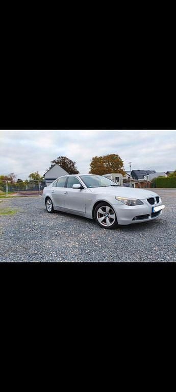 Gebraucht BMW 530 231 PS (169 kW) 2005 Silber Limousine