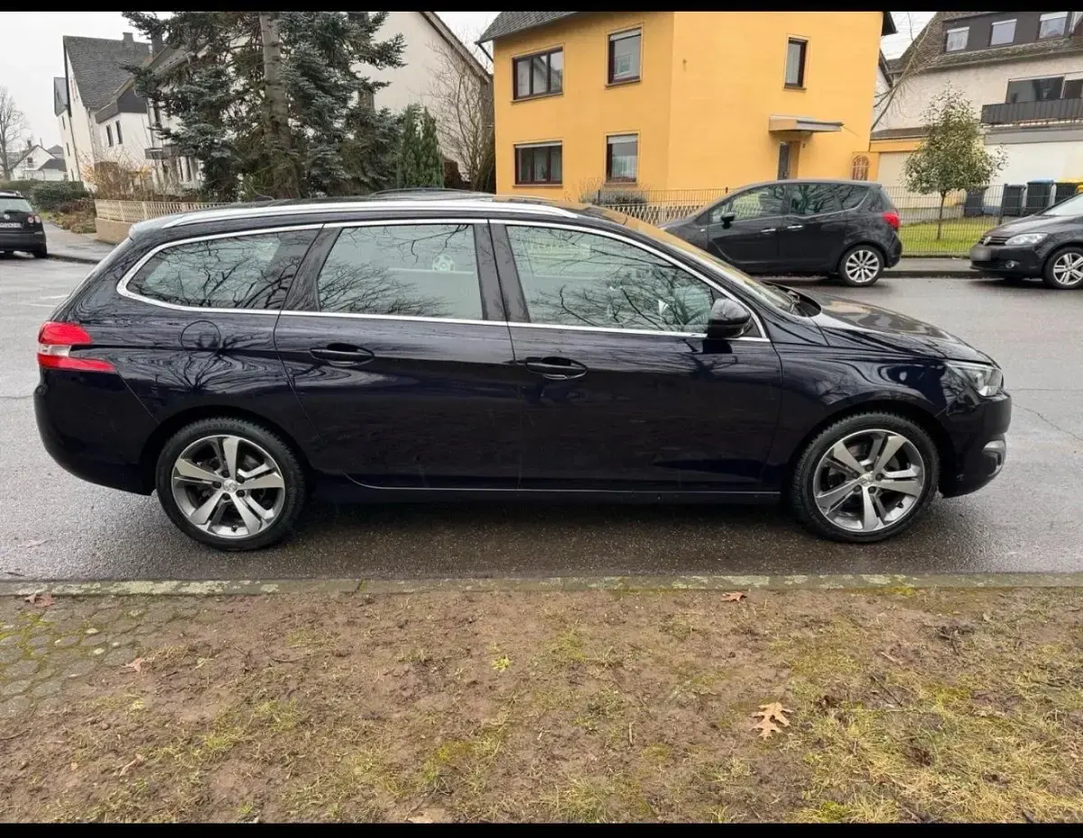 Gebraucht Peugeot 308 SW Allure 120 PS (88 kW) 2016 Andere farben Kombi