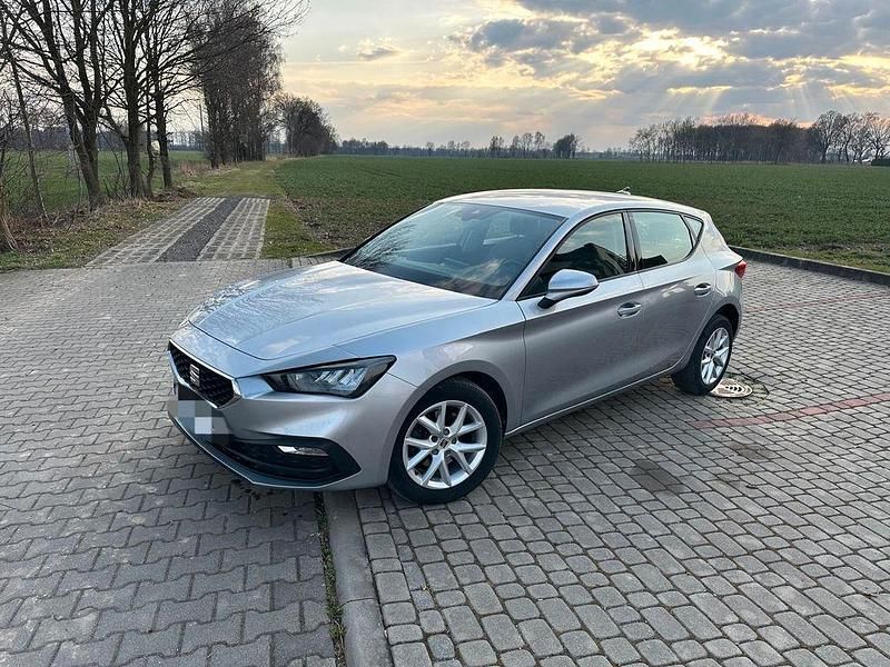 Gebraucht Seat Leon Style 116 PS (85 kW) 2022 Silber Limousine