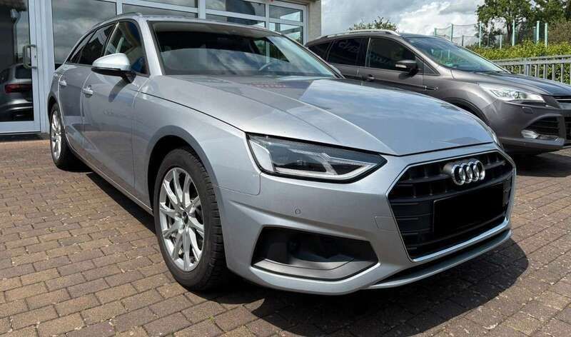 Silber Gebraucht 2023 Audi A4 Advanced Kombi | 26.200 € (Superpreis) - Bild 1/4