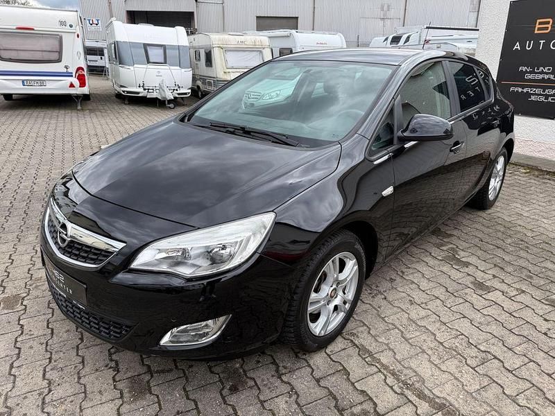 Gebraucht Opel Astra Design Edition 140 PS (102 kW) 2011 Schwarz Limousine