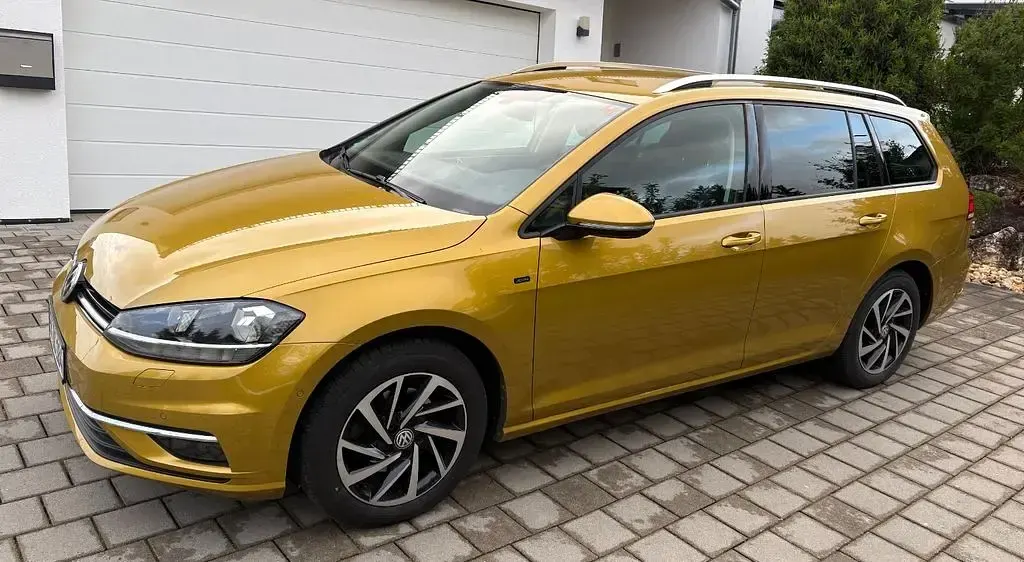 Second-hand VW Golf VII Join 125 CP (91 kW) 2018 Auriu Break