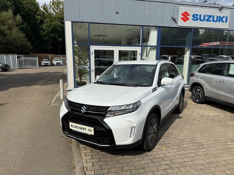 Weiß Neu 2025 Suzuki Vitara Comfort SUV | 25.950 € (Etwas zu teuer) - Bild 1/4