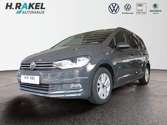 Grau Gebraucht 2021 VW Touran Comfortline Van / Kleinbus | 28.950 € (Teuer) - Bild 1/4