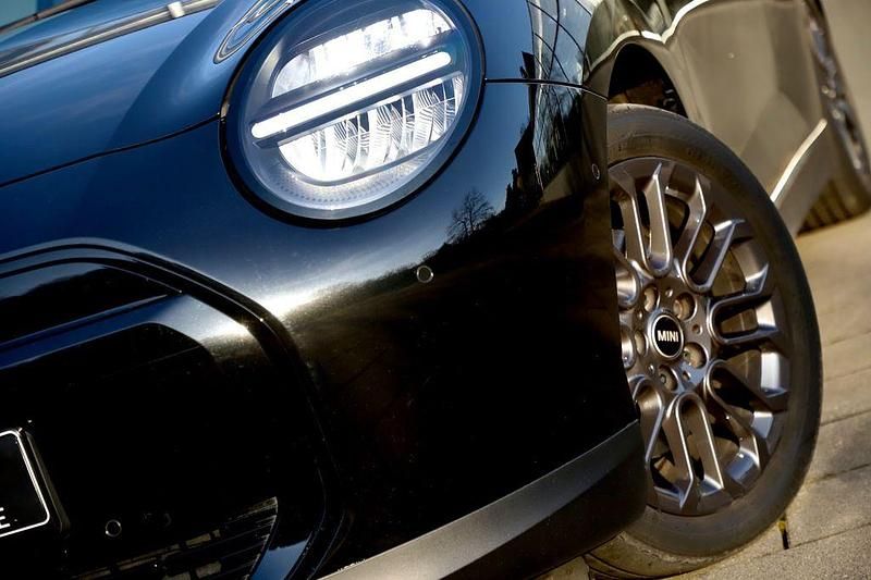 Gebraucht Mini Cooper Essential 189 kW (258 PS) 2024 Schwarz Kleinwagen