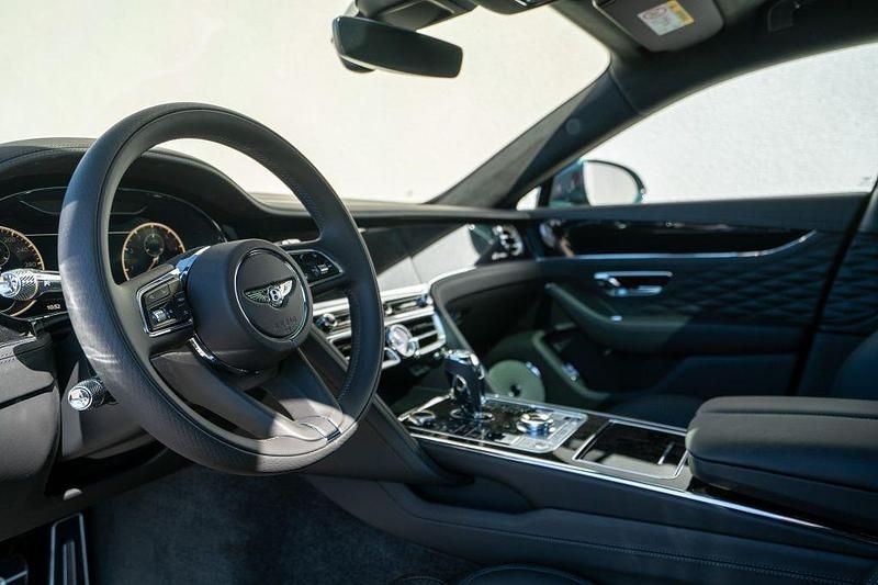 Gebraucht Bentley Flying Spur 549 PS (403 kW) 2024 Verdant Limousine
