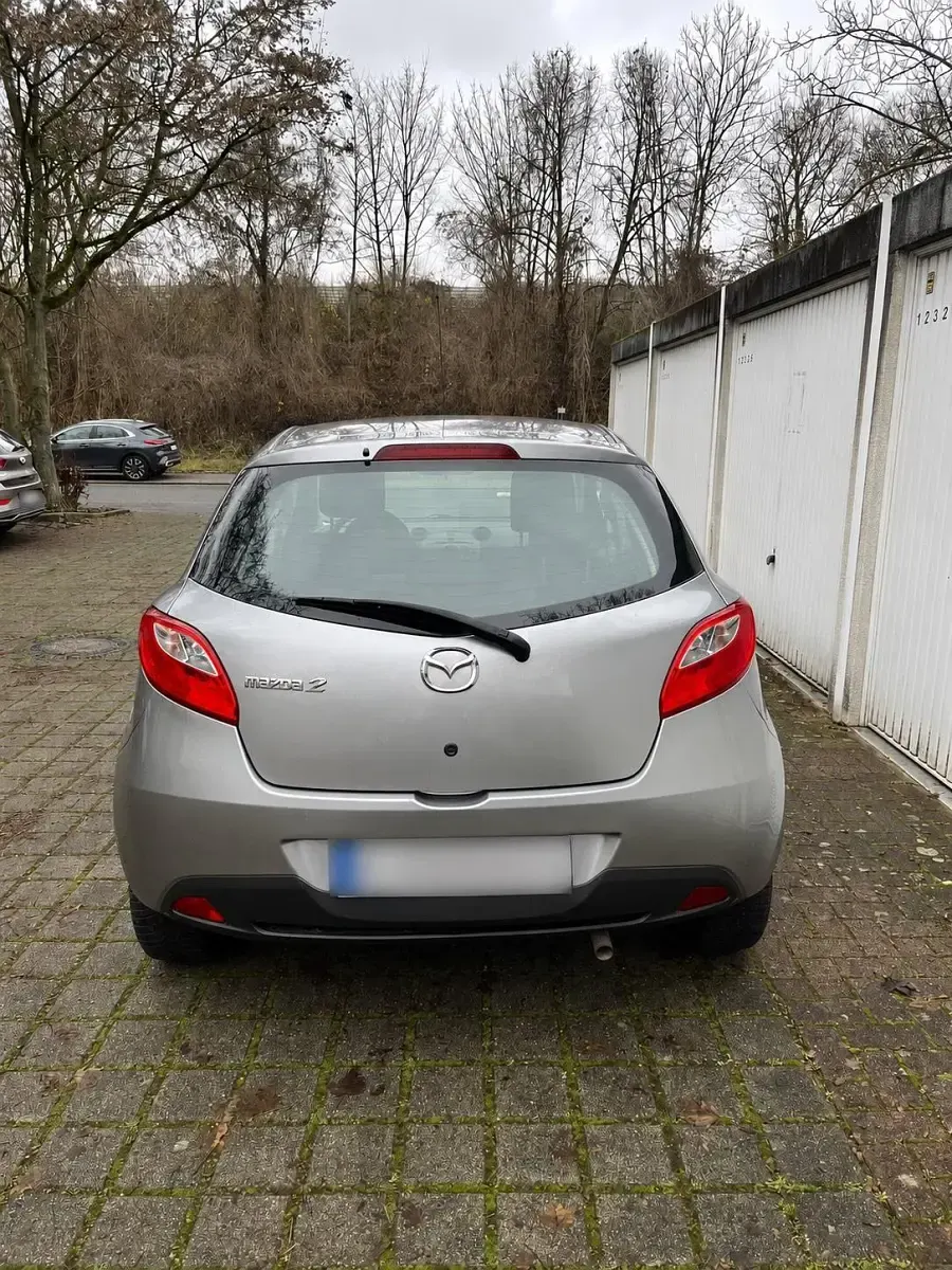 Gebraucht Mazda 2 Independence 75 PS (55 kW) 2010 Silber Kleinwagen