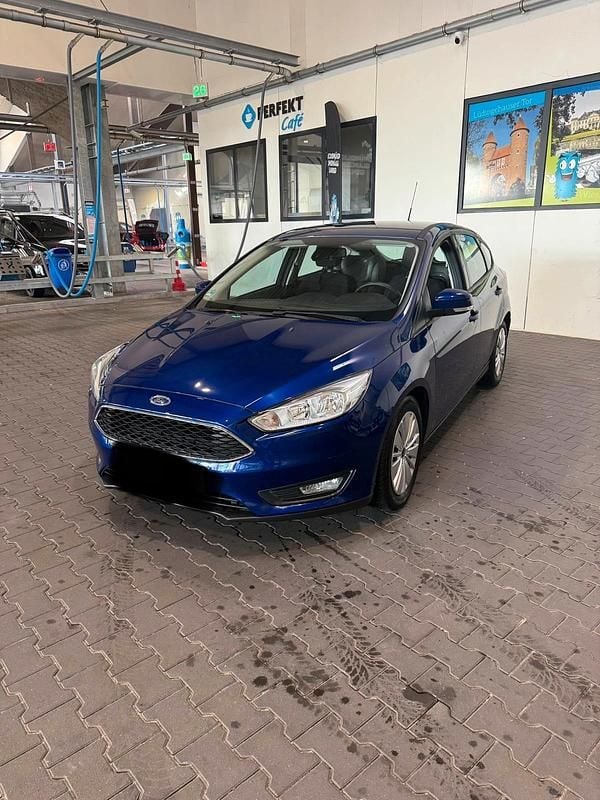 Gebraucht Ford Focus 101 PS (74 kW) 2016 Blau Kleinwagen