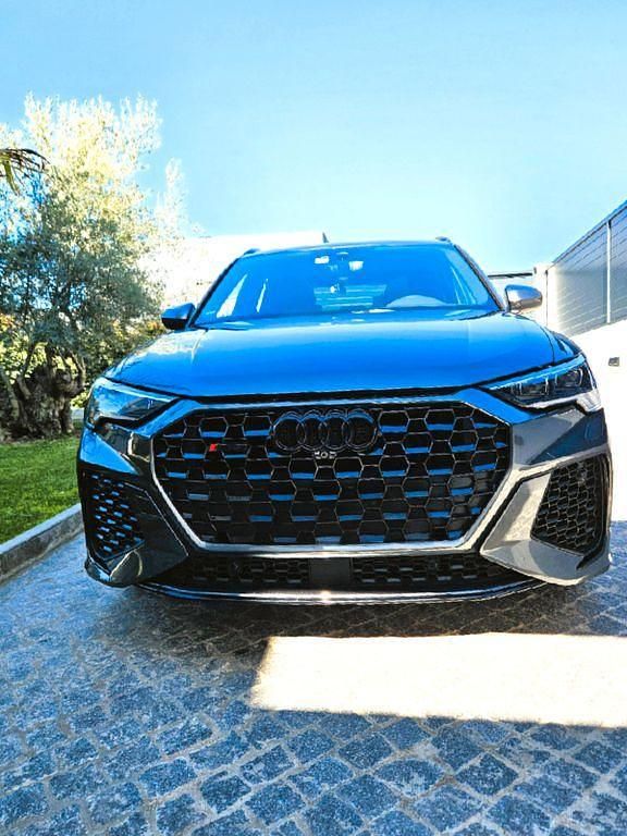 Grau Gebraucht 2021 Audi RS Q3 Ambiente SUV | 58.000 € (Teuer) - Bild 1/4