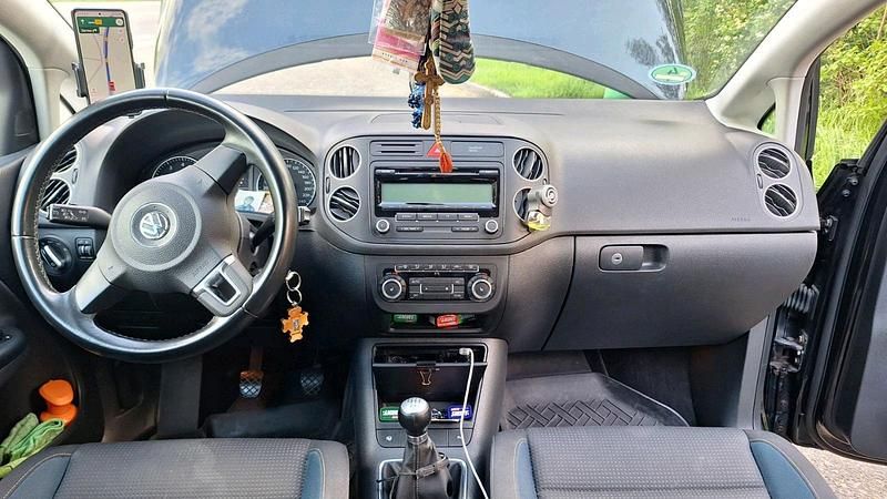 Gebraucht VW Golf Plus Team 122 PS (89 kW) 2011 Schwarz Van / Kleinbus